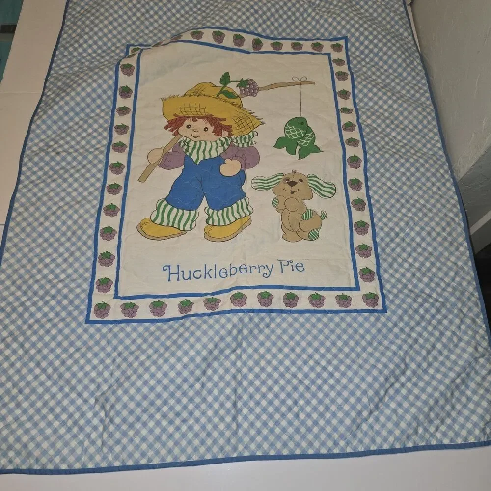 Vtg Huckleberry Pie Strawberry Shortcake Handmade Baby Quilt Blanket 33x42 #219